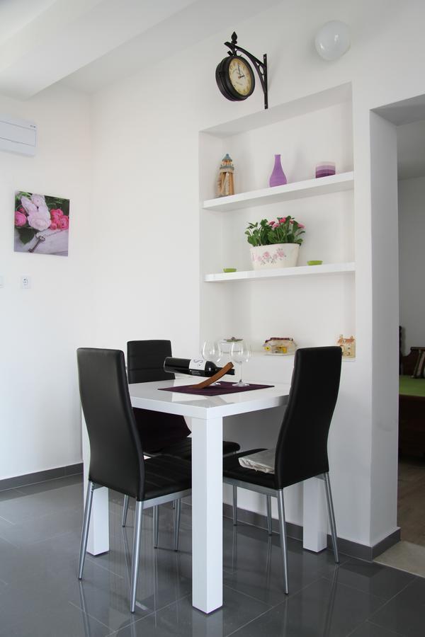 Apartment Paula With Private Jacuzzi And Parking- Near The Beach Zadar Eksteriør bilde