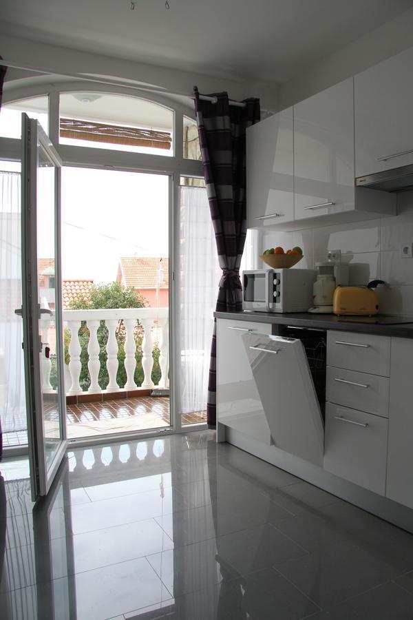 Apartment Paula With Private Jacuzzi And Parking- Near The Beach Zadar Eksteriør bilde