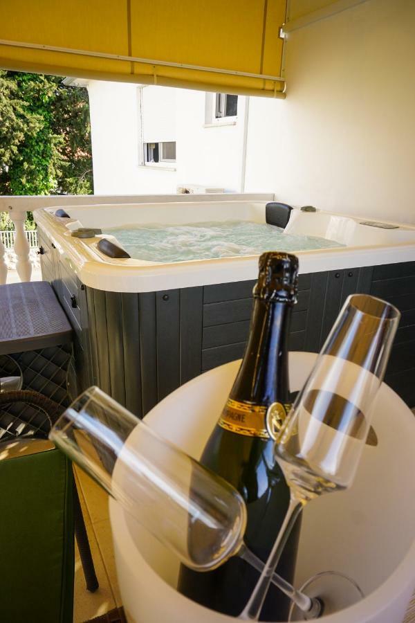 Apartment Paula With Private Jacuzzi And Parking- Near The Beach Zadar Eksteriør bilde