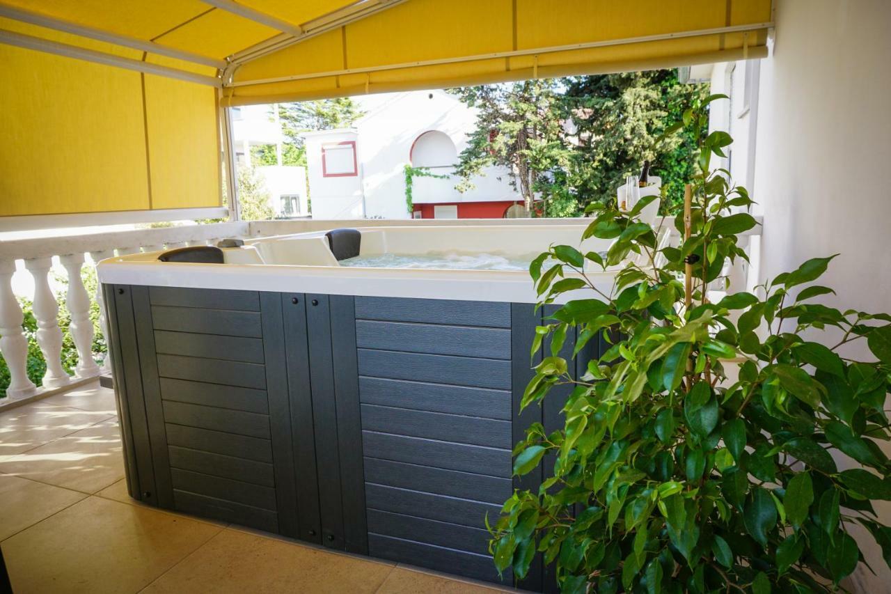 Apartment Paula With Private Jacuzzi And Parking- Near The Beach Zadar Eksteriør bilde
