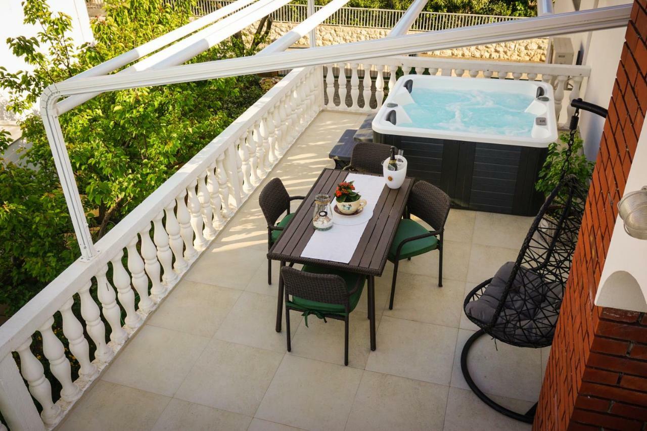 Apartment Paula With Private Jacuzzi And Parking- Near The Beach Zadar Eksteriør bilde