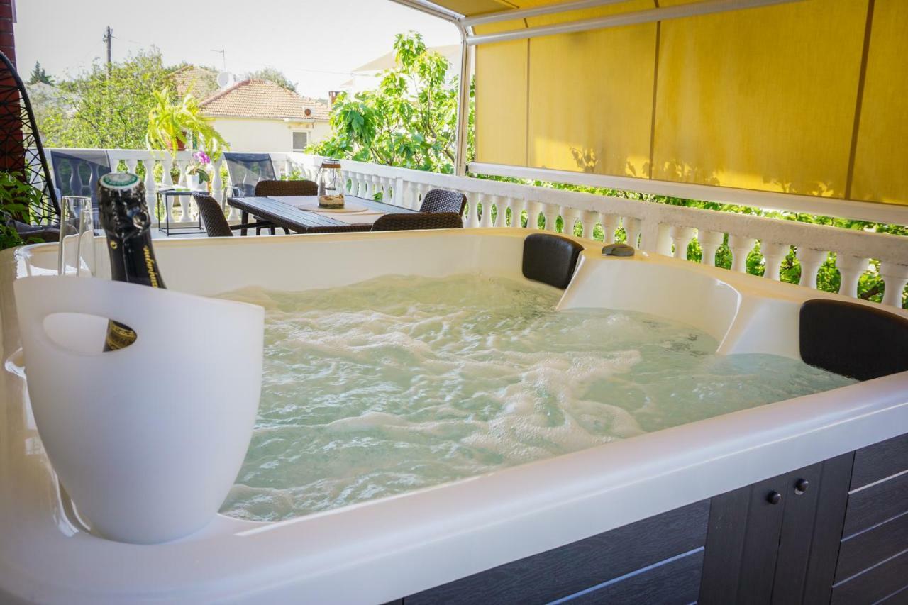 Apartment Paula With Private Jacuzzi And Parking- Near The Beach Zadar Eksteriør bilde
