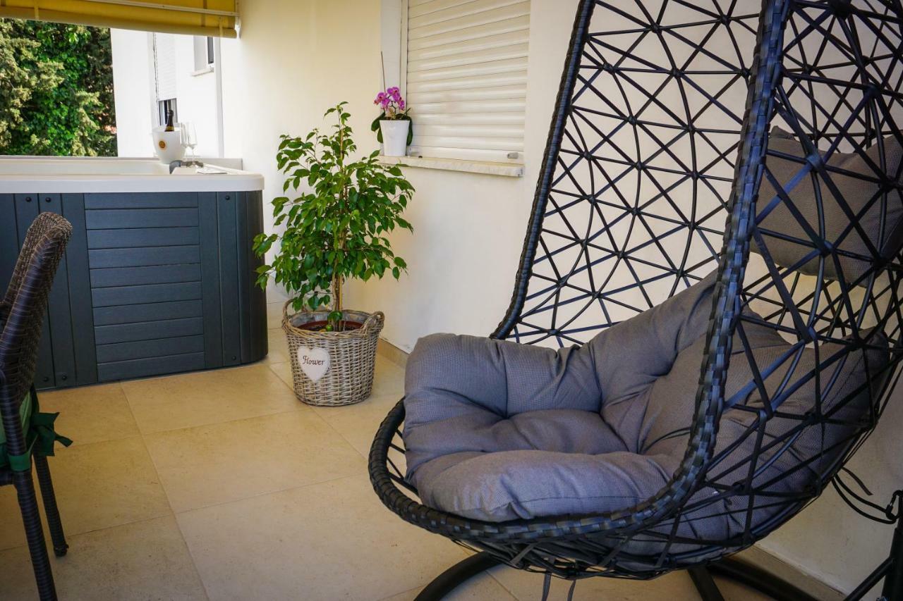 Apartment Paula With Private Jacuzzi And Parking- Near The Beach Zadar Eksteriør bilde