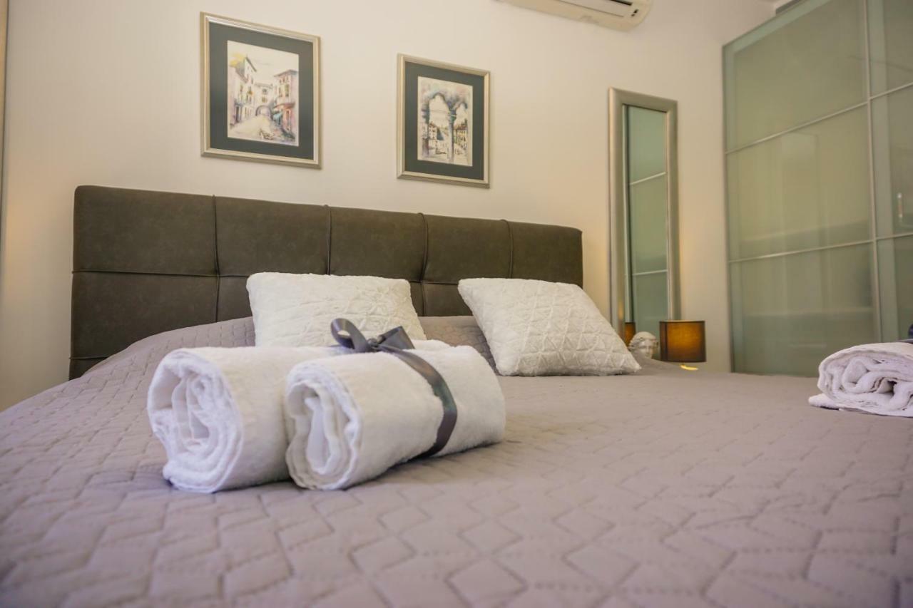 Apartment Paula With Private Jacuzzi And Parking- Near The Beach Zadar Eksteriør bilde
