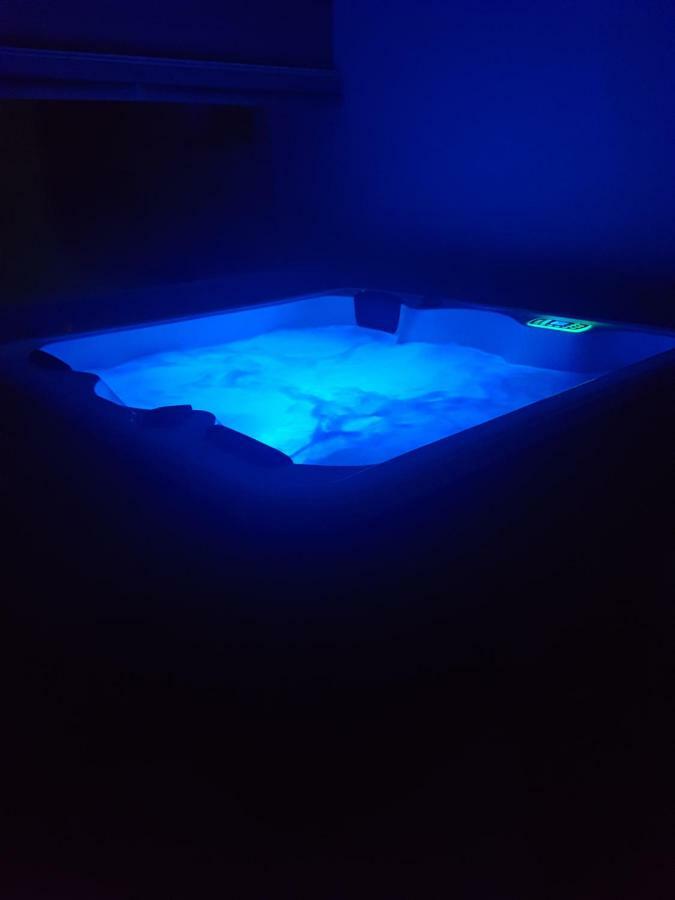Apartment Paula With Private Jacuzzi And Parking- Near The Beach Zadar Eksteriør bilde