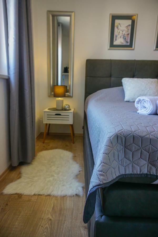 Apartment Paula With Private Jacuzzi And Parking- Near The Beach Zadar Eksteriør bilde